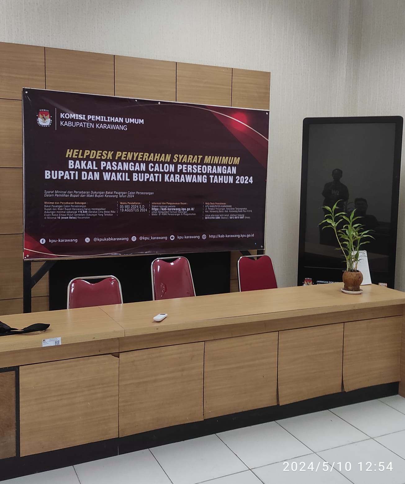 HELPDESK KPU KARAWANG SEPI PENGUNJUNG