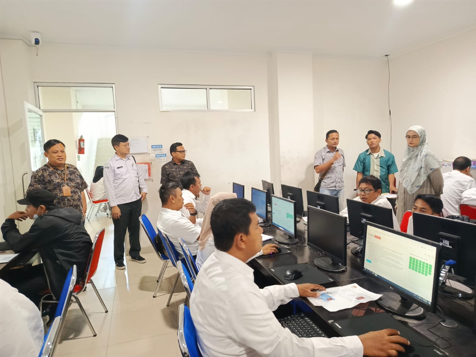 Bawaslu Karawang Awasi Tes CAT
