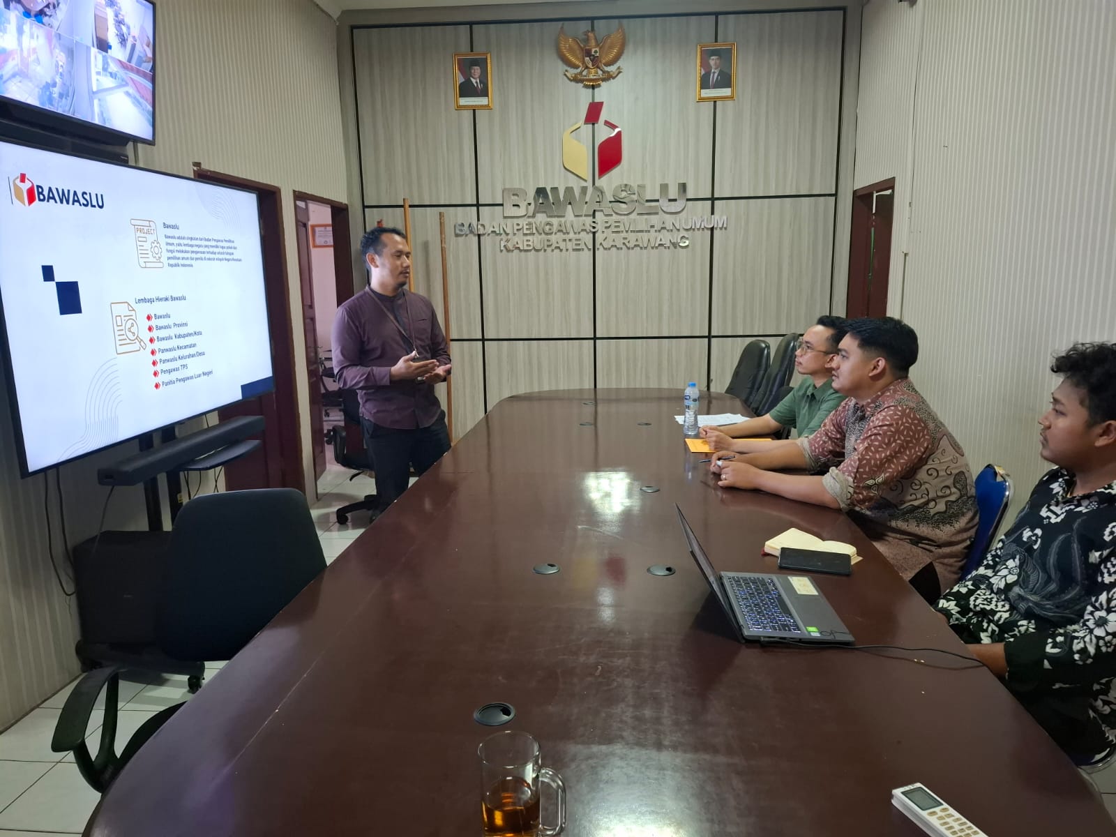 Kharis Sugama, S.H.,  saat memberikan materi Kepemiluan kepada CPNS Bawaslu Tahun 2024. Kamis (12/6/25).