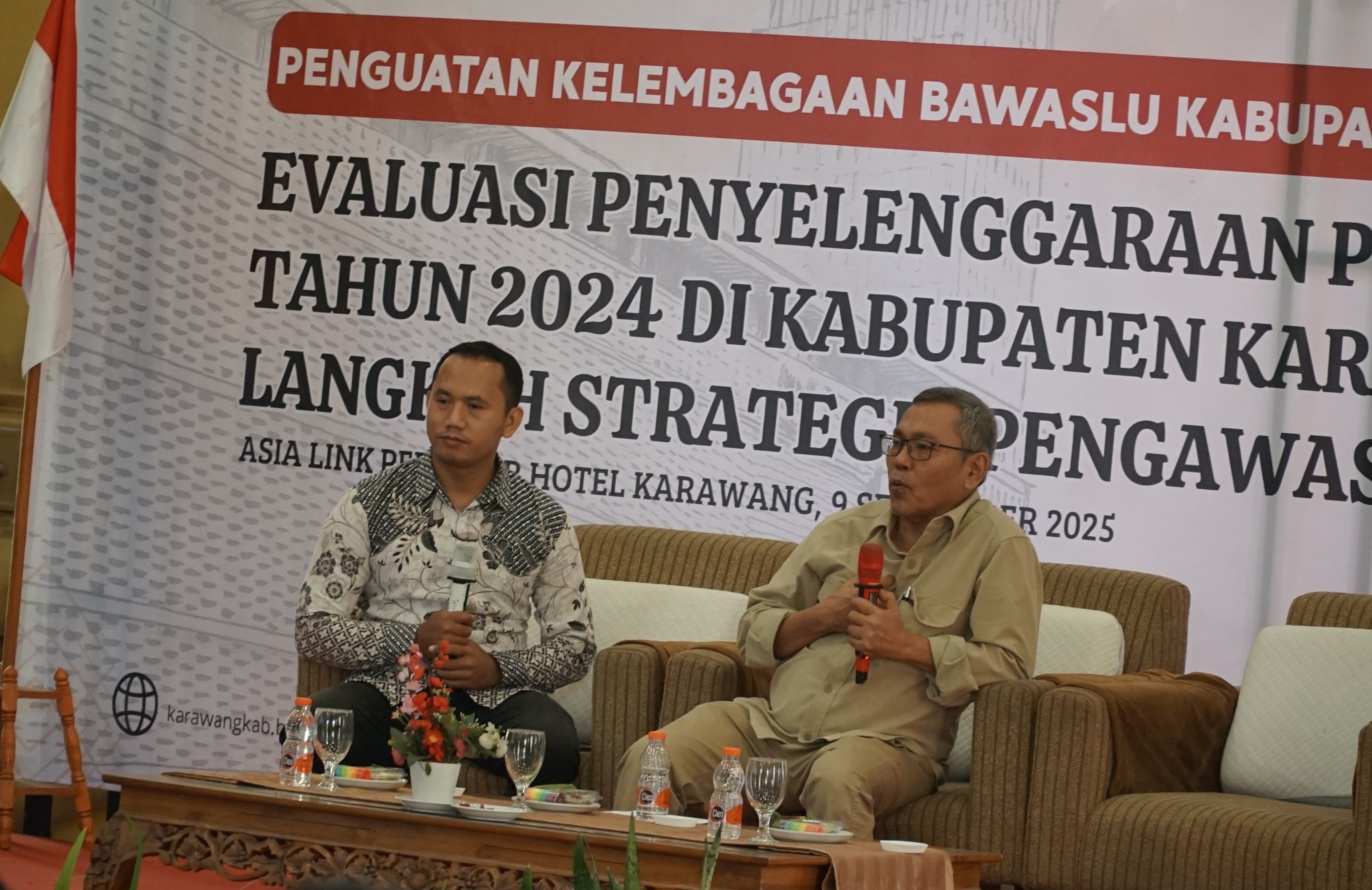 Anggota Bawaslu Provinsi Jawa Barat Harminus Koto saat menyampaikan pemaparan Penguatan Kelembagaan Bawaslu