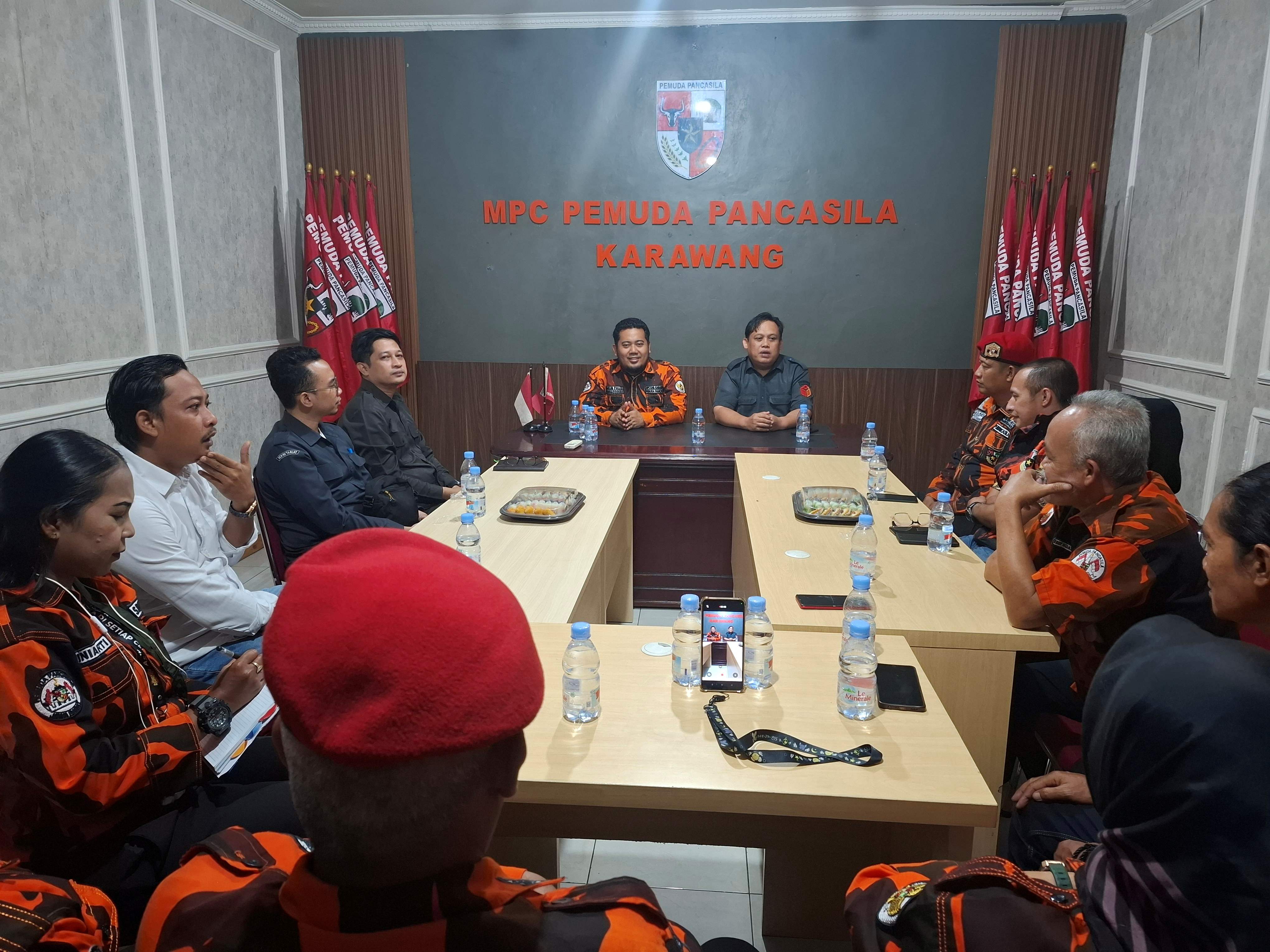 Ade Permana bersama Sekretaris MPC Pemuda Pancasila Karawang Yaqub Fauzi, Karawang (09/02/2026)