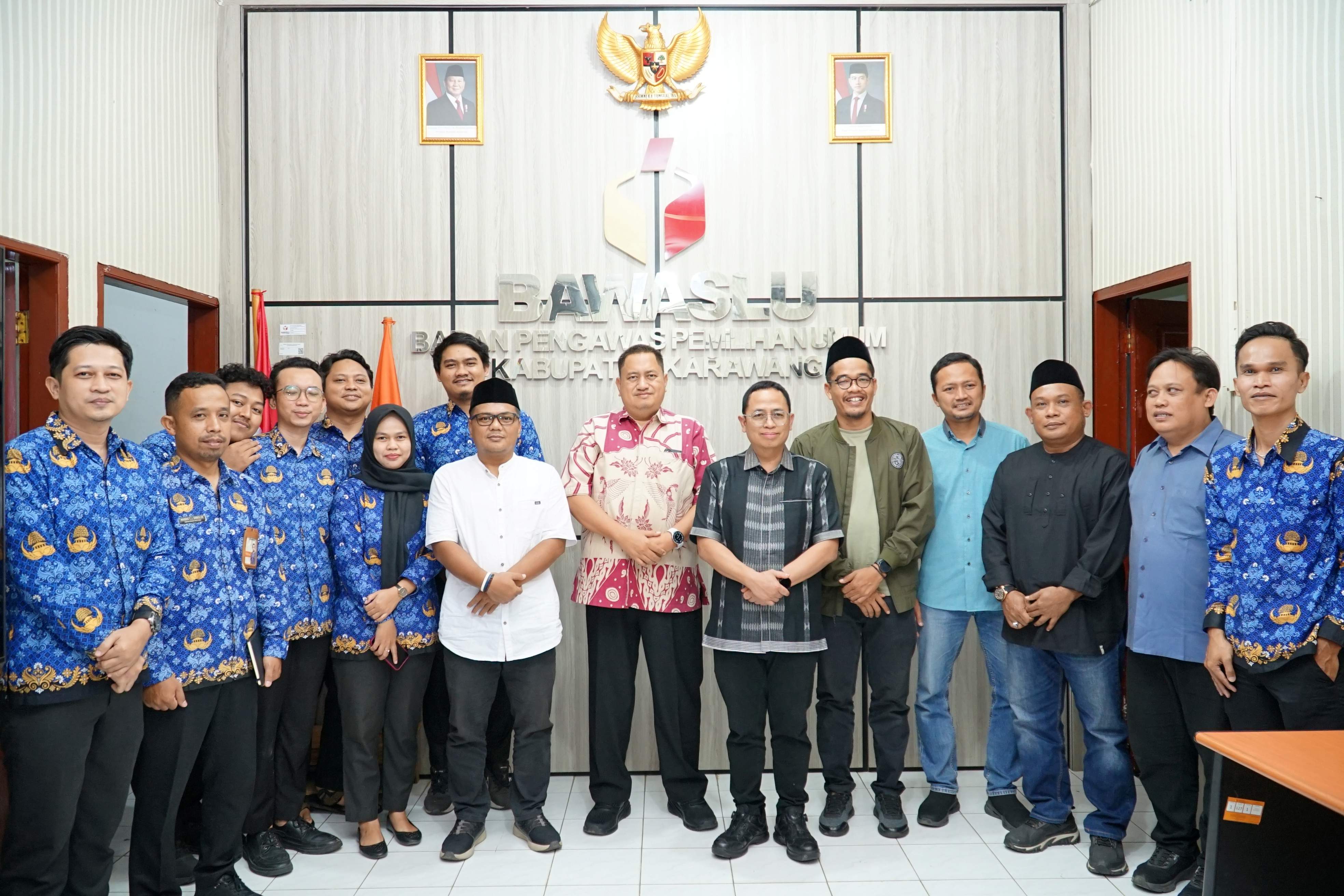 Pimpinan Bawaslu RI Puadi bersama Jajaran Bawaslu  Jawa Barat dan Bawaslu Kabupaten Karawang  di Kantor Bawaslu Kabupaten Karawang (05/03/2026)