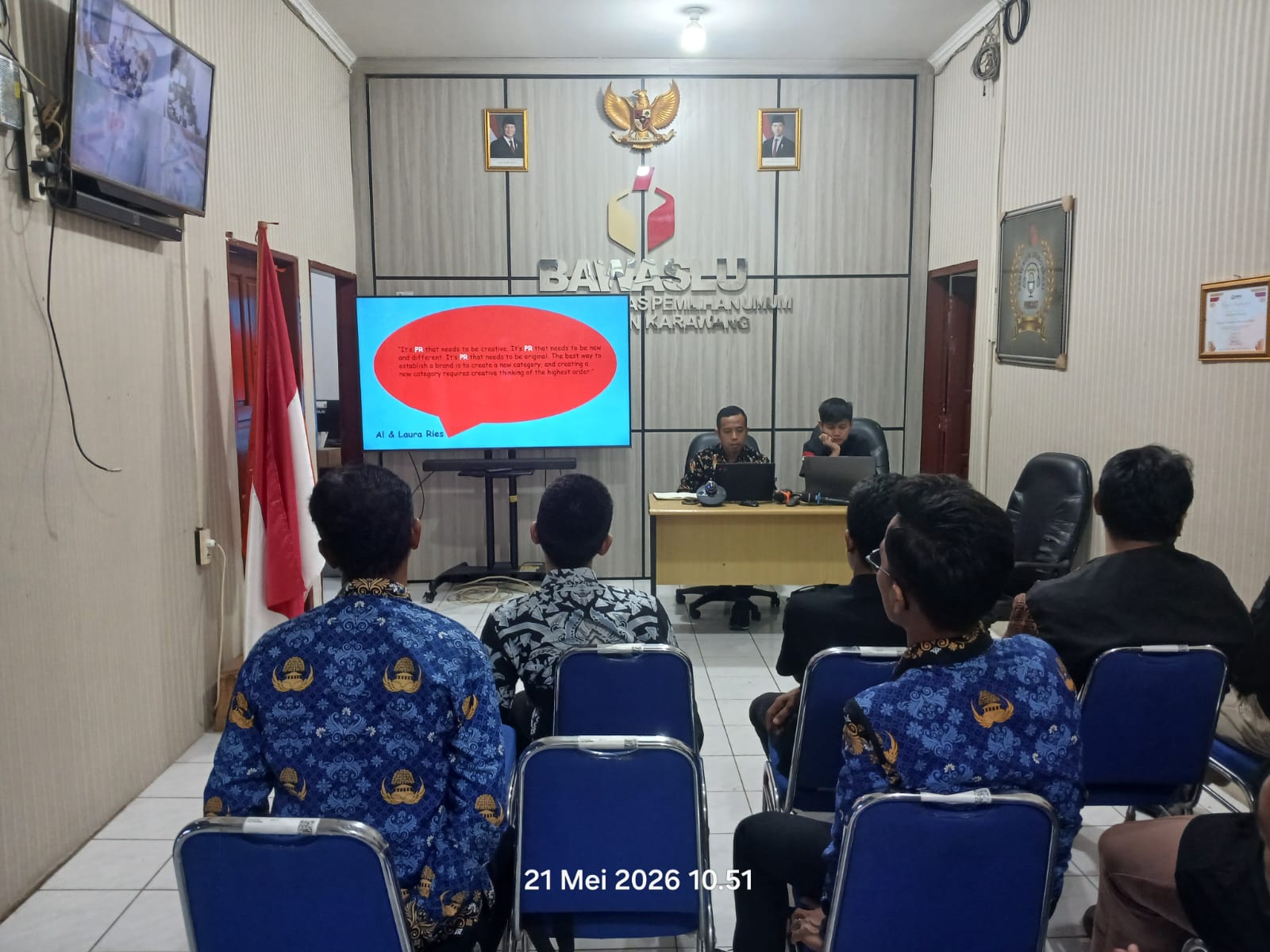 Kegiatan Rapat Pengelolaan Kehumasan Peliputan dan Dokumentasi serta Informasi Publik Bawasli Kabupaten Karawang, Kamis (21/05/2026).