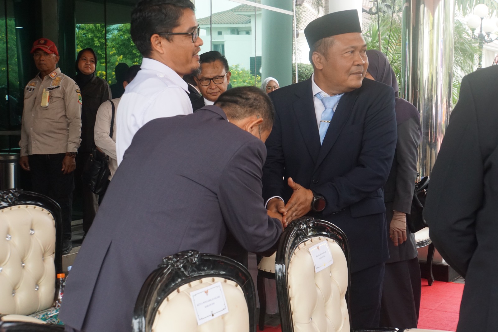 Ketua Bawaslu Engkus Kusnadi saat mengikuti Upacara Hari Kebangkitan Nasional di Plaza Pemda Karawang, Rabu (20/05/2026)