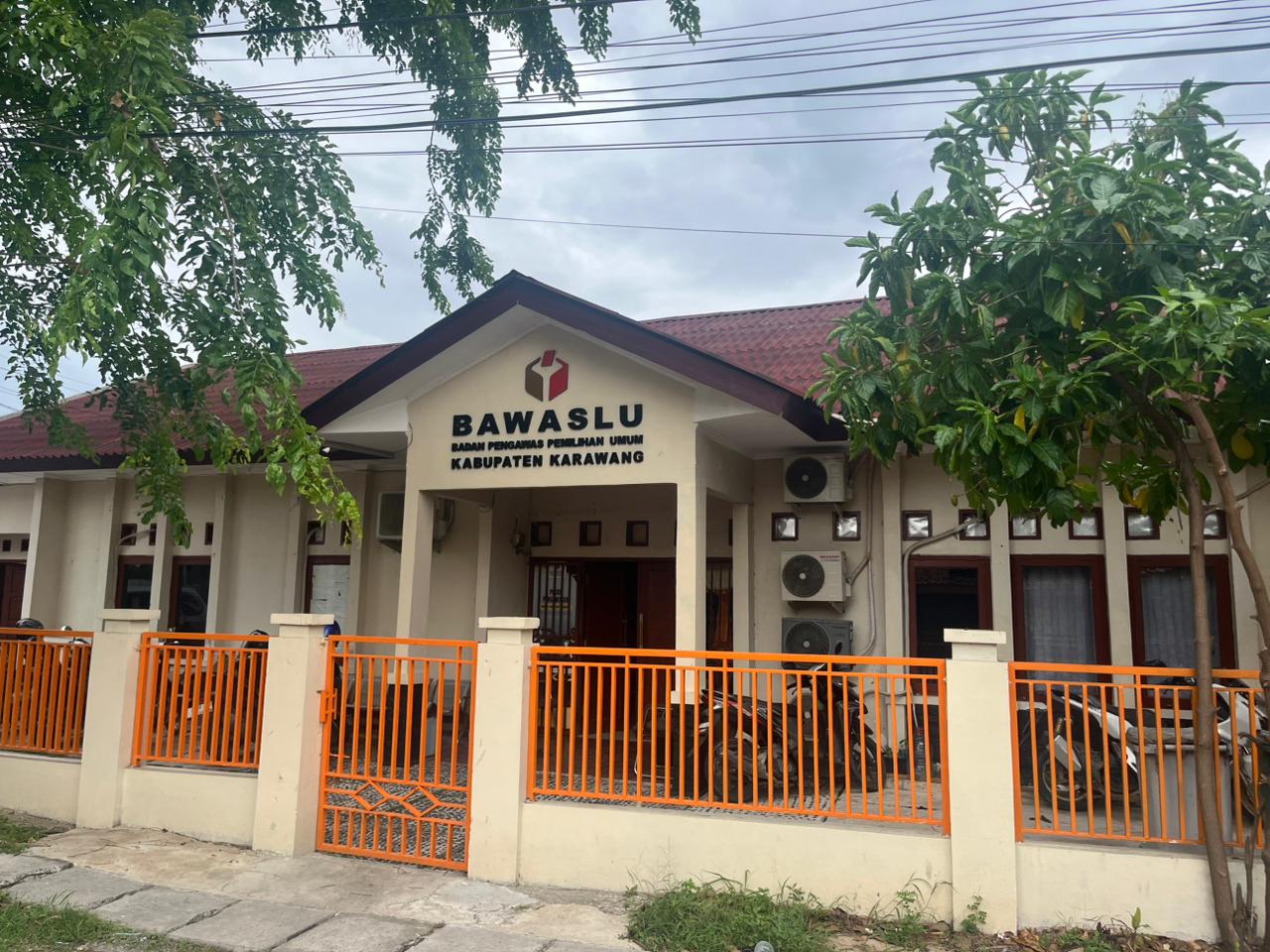 Kantor Bawaslu Kabupaten Karawang, Jl. Mangga No. 13 Kel. Nagasari, Kec. Karawang Barat, Kab. Karawang