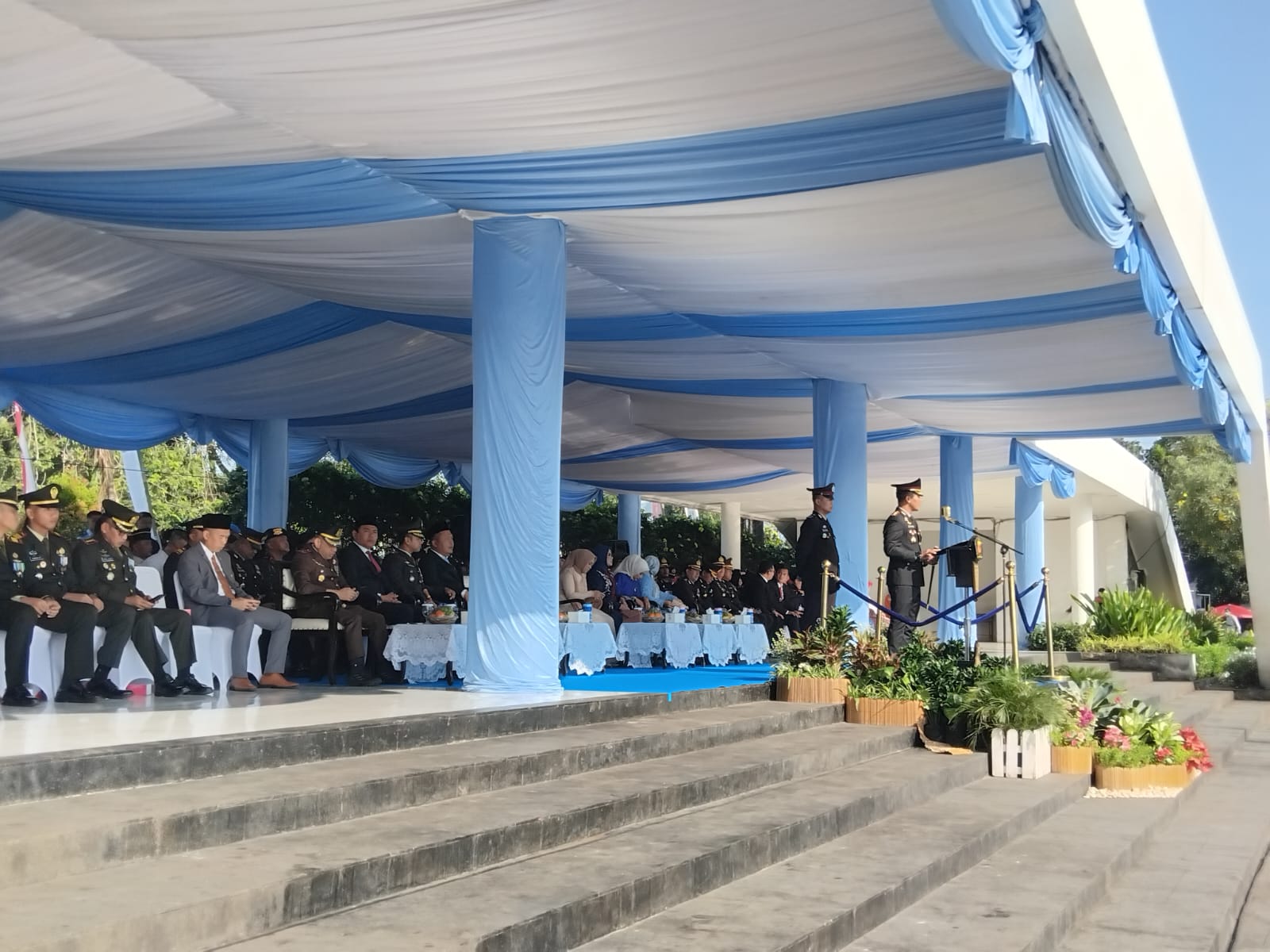 Upacara Peringatan HUT Bhayangkara ke 80 di Kabupaten Karawang, Rabu (01/07/2026).