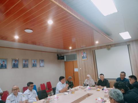 Ade Permana, Kordiv. PPHM Bawaslu Kabupaten Karawang saat menghadiri Pleno Terbuka Pemutakhiran Data Pemilih Berkelanjutan Kabupaten Karawang Triwulan II 2026, Rabu (01/07/2026).