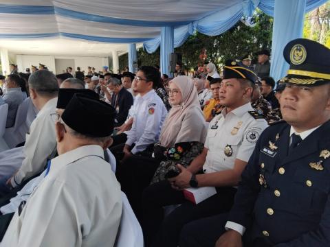 Engkus Kusnadi, saat menghadiri HUT Bhayangkara ke 80 di Lapangan Karangpawitan Karawang, Rabu (01/07/2026).