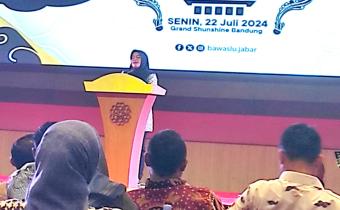 Anggota Bawaslu RI Kordiv P2HM Lolly Suhenti Membuka Acara Pemetaan Kerawanan Pemilihan 2024 Bawaslu Provinsi Jawa Barat di Hotel Grand Sunshine Soreang Bandung