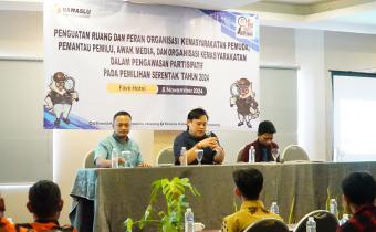 Kordiv. P2HM Ade Permana dan Kordiv. HPS Adnan Maushufi Bawaslu Kabupaten Karawang dalam Kegiatan Pengawasa Partisipatif bersama Ormas, OKP dan Kelompok Pemuda (05/11/2024)