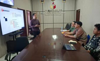 Kharis Sugama, S.H.,  saat memberikan materi Kepemiluan kepada CPNS Bawaslu Tahun 2024. Kamis (12/6/25).