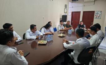 Adnan Maushufi saat memberikan arahan pada rapat Koordinasi dan Evaluasi Penyelesaian Sengketa Proses Pemilu dan Pemilihan 2024 (18/6/25).