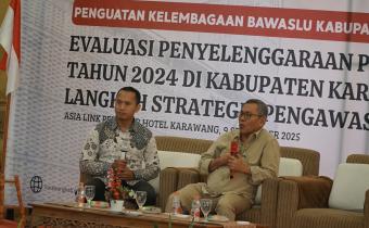 Anggota Bawaslu Provinsi Jawa Barat Harminus Koto saat menyampaikan pemaparan Penguatan Kelembagaan Bawaslu
