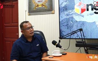 AKhmad Syafei saat menjadi narasumber Podcast di Ngode "Ngobrol Demokrasi" Bawaslu Kabupaten Karawang, (15/05/2026).