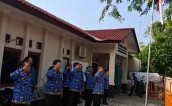 Jajaran Kesekretariatan saat melaksanakan Upacara Peringatan Hari Lahir Pancasila 1 Juni 2026 di halaman Kantor Bawaslu, Senin (01/06/2026).