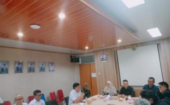 Ade Permana, Kordiv. PPHM Bawaslu Kabupaten Karawang saat menghadiri Pleno Terbuka Pemutakhiran Data Pemilih Berkelanjutan Kabupaten Karawang Triwulan II 2026, Rabu (01/07/2026).
