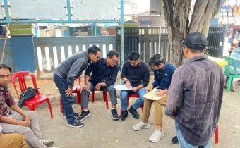 Foto dokumentasi Anggota Bawaslu Kabupaten Karawang Rizal Fuad Muttaqin saat melaksanakan Pengawasan Coktas yang dilaksanakan oleh Anggota KPU Karawang di Kecamatan Lemahabang, Selasa (08/09/26).